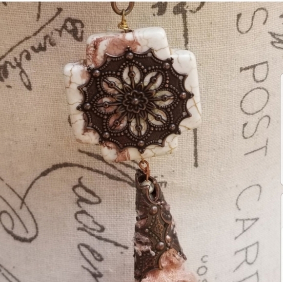 VINTAGE ROSE MAGNASITE STONE CROSS PENDANT & FAUX PEARL CHAIN LONG BOHO NECKLACE - Picture 3 of 6